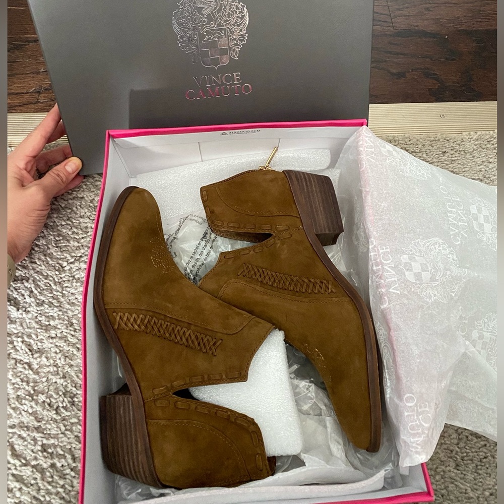 Vince Camuto Presita